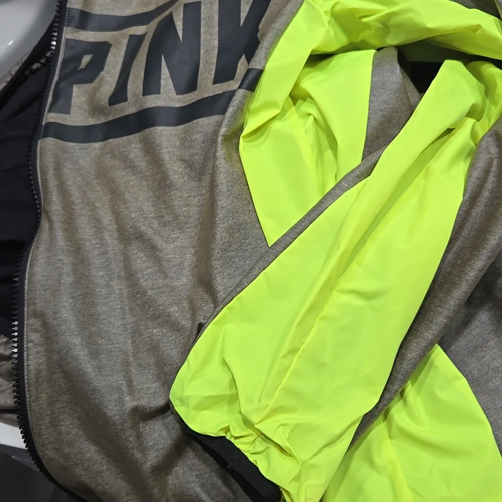 VS Pink Jacket - Picture 5 of 10